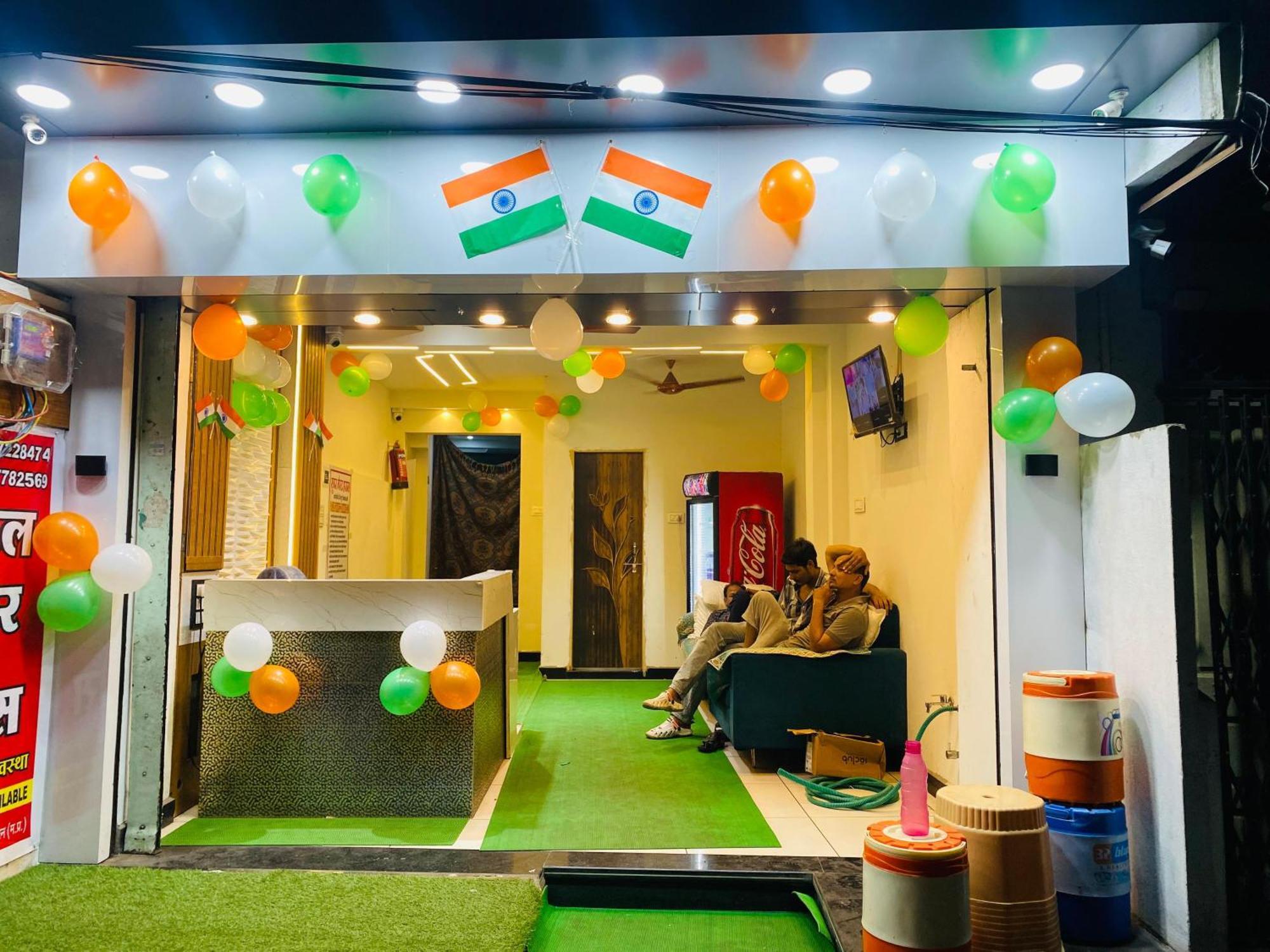 Hotel Super Palace Ujjain Esterno foto