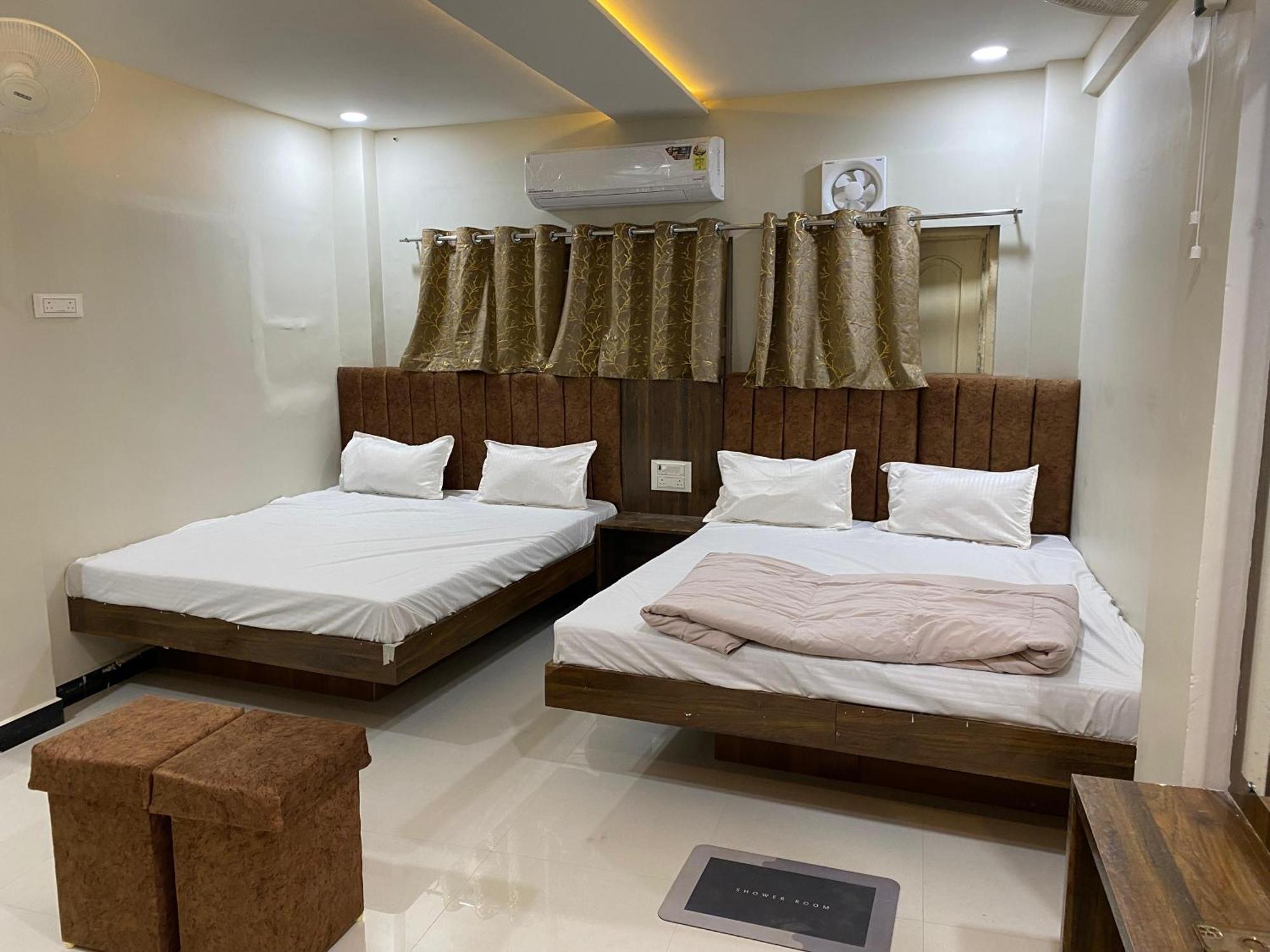 Hotel Super Palace Ujjain Esterno foto