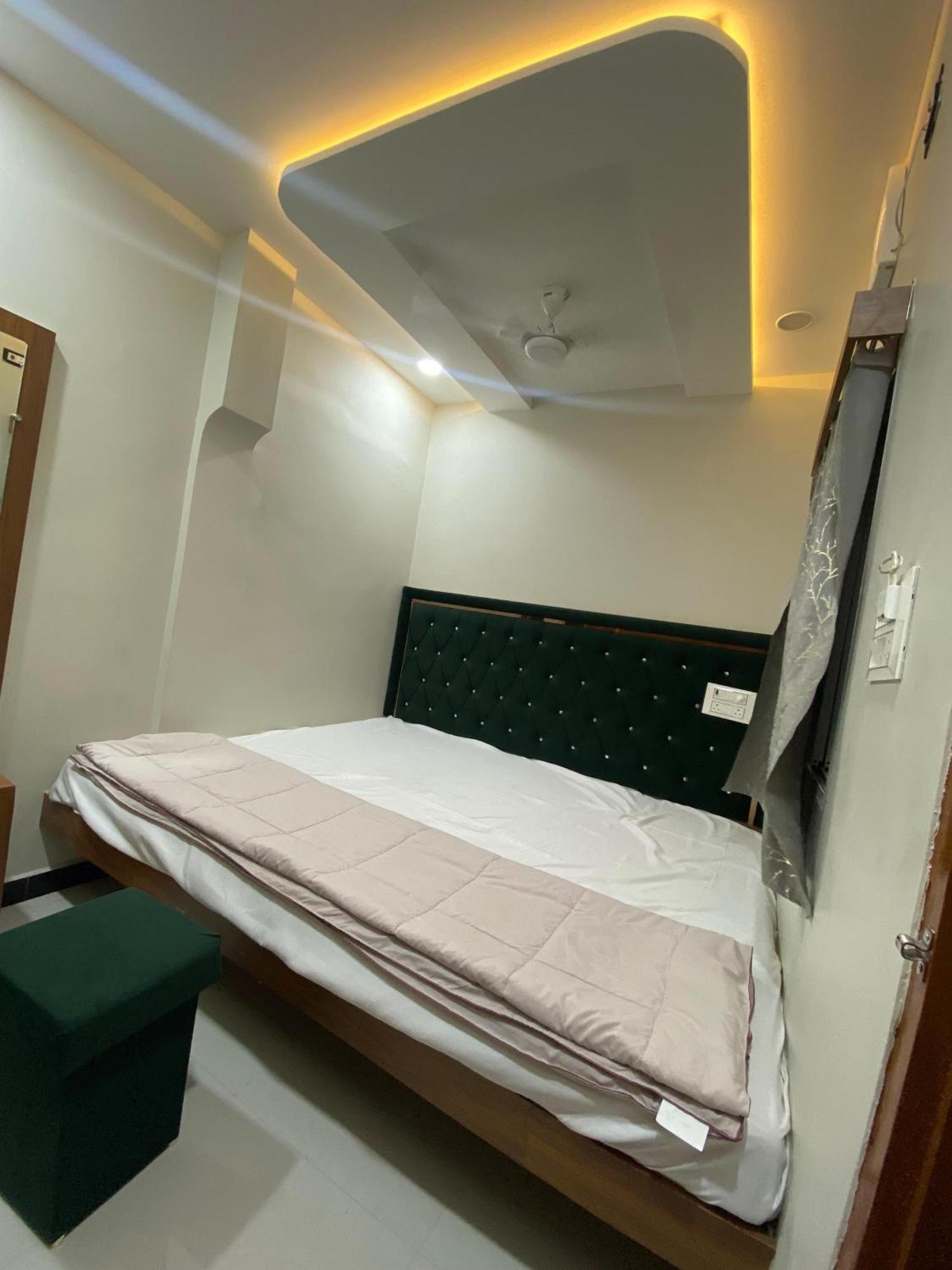Hotel Super Palace Ujjain Esterno foto