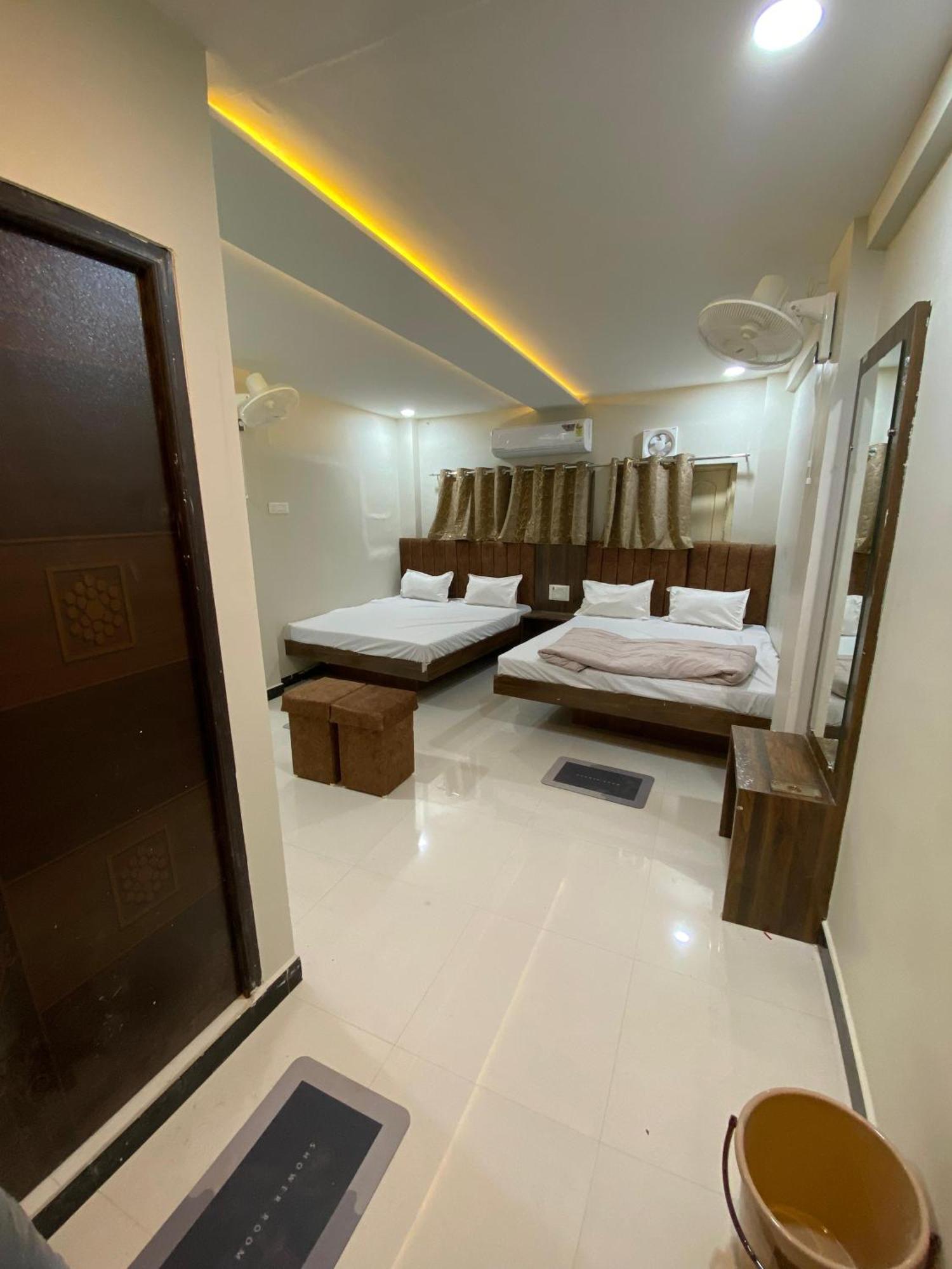 Hotel Super Palace Ujjain Esterno foto