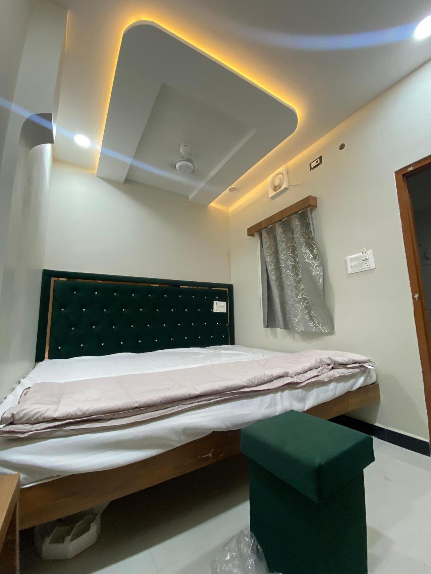 Hotel Super Palace Ujjain Esterno foto