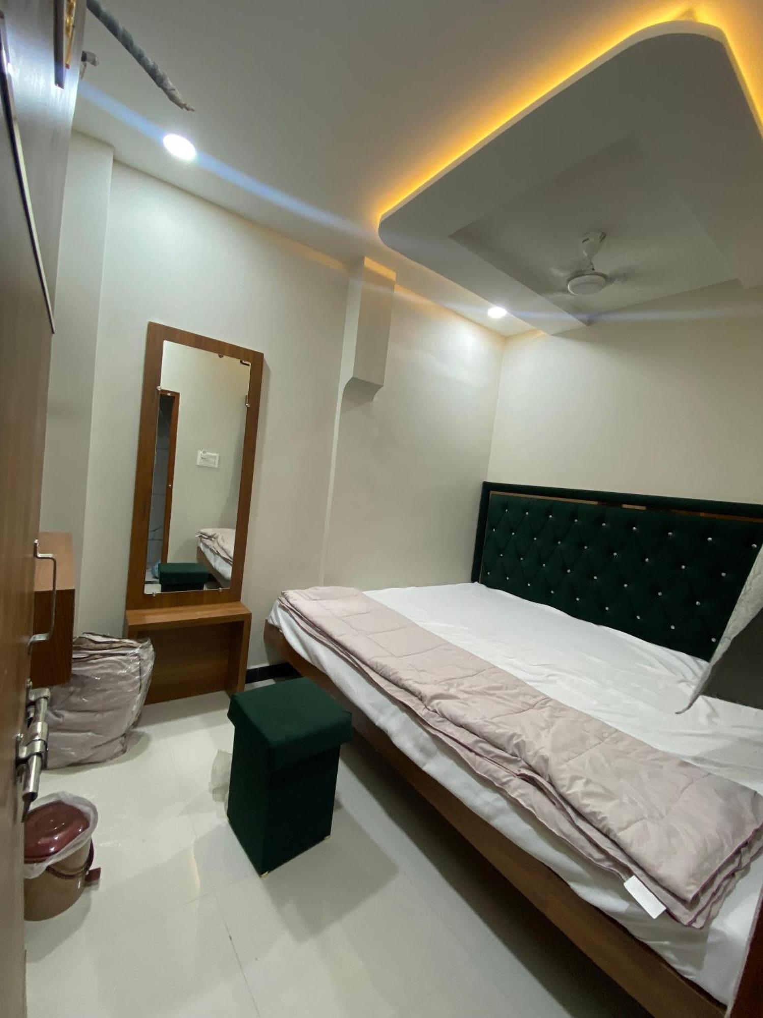 Hotel Super Palace Ujjain Esterno foto